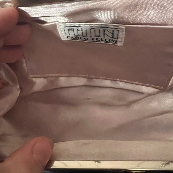 Carlo Fellini Sophia clutch/crossbody in a mauve/purple color. Removable chain - Picture 6 of 8